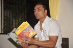 Rahul Bose at Celebrate Bandra book reading for kids in D Monte Park on 12th Nov 2011 (15).JPG